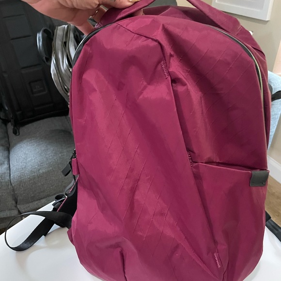Able Handbags - Able Carry Thirteen Daybag in X-Pac Port Red with Rain Sleeve Gently Used